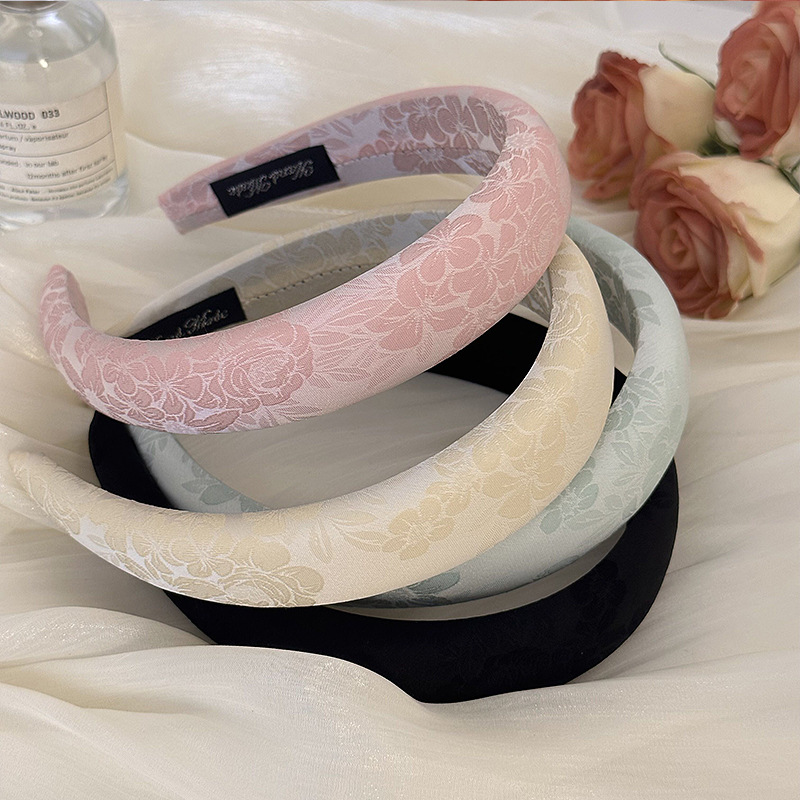 Fashion Women Embroidery Rose  - Embroidery Hoop ulasan dan harga